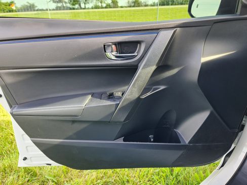 Used 2017 Toyota Corolla SE w/ SE Premium Package FWD image 23