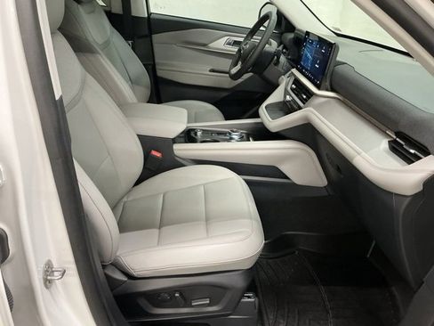 Used 2025 Ford Explorer Active w/ Active Comfort Package image 21