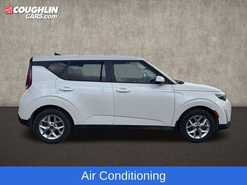 Used 2023 Kia Soul LX w/ LX Technology Package image 9