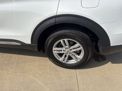 Used 2023 Ford Explorer XLT image 55