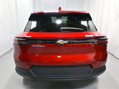 New 2026 Chevrolet Equinox EV LT image 4