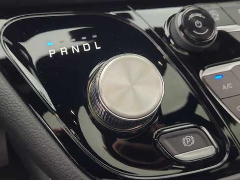 New 2026 Chrysler Pacifica Limited w/ Uconnect Theater Family Group image 22