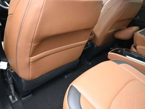 Used 2025 Nissan Pathfinder Platinum FWD image 26