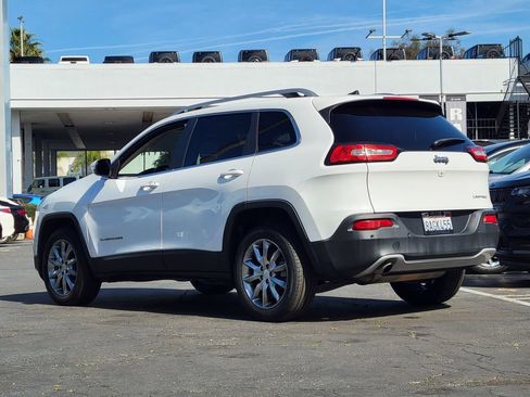 Used 2018 Jeep Cherokee Limited FWD image 2