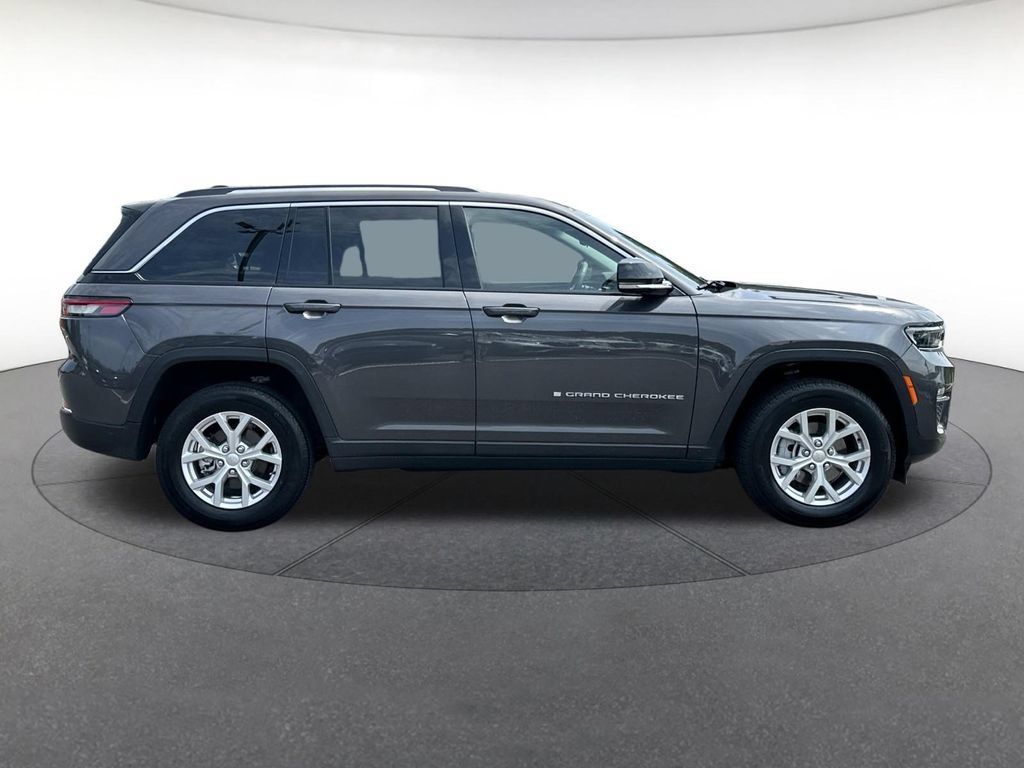 Used 2023 Jeep Grand Cherokee Limited AWD/4WD image 7