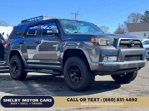 Used 2011 Toyota 4Runner SR5 w/ Convenience Pkg image 3