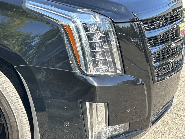 Used 2019 Cadillac Escalade Luxury w/ Escalade Sport Edition AWD/4WD image 10