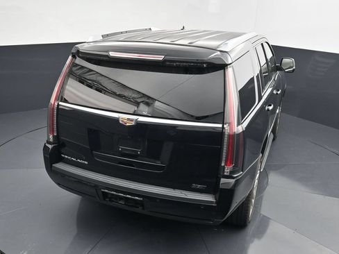 Used 2018 Cadillac Escalade Luxury AWD/4WD image 14