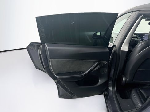 Used 2021 Tesla Model Y Long Range AWD/4WD image 26
