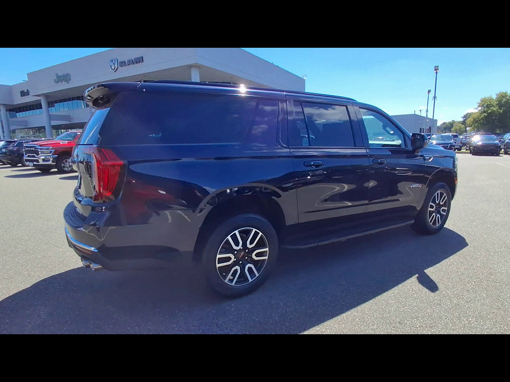 Used 2023 GMC Yukon XL AT4 AWD/4WD image 8
