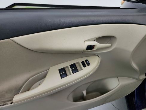Used 2013 Toyota Corolla L FWD image 19