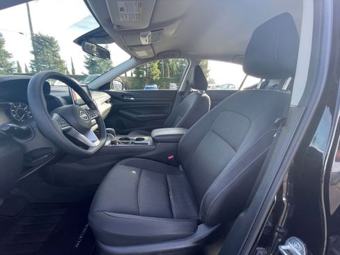 Used 2025 Nissan Altima 2.5 SV image 22