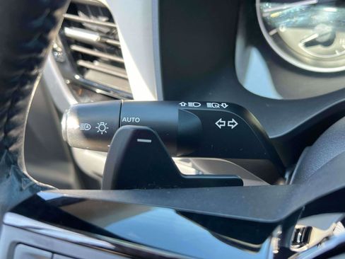 Used 2023 Nissan Rogue SL image 16