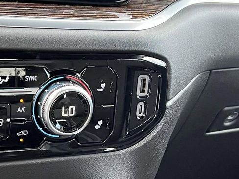 Used 2025 GMC Sierra 1500 Elevation image 31