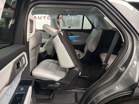 New 2026 Ford Explorer Platinum image 27
