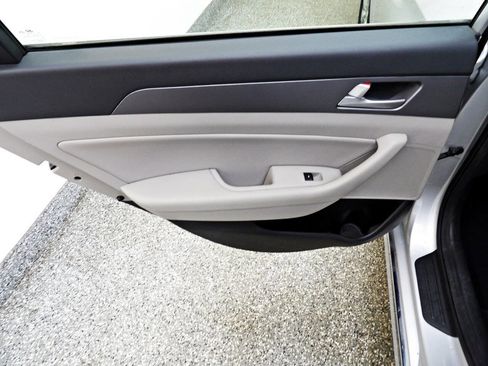 Used 2016 Hyundai Sonata SE image 9