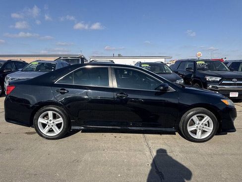 Used 2014 Toyota Camry SE image 9