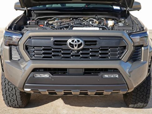 Used 2024 Toyota Tacoma TRD Sport w/ TRD Sport Premium Package AWD/4WD image 8