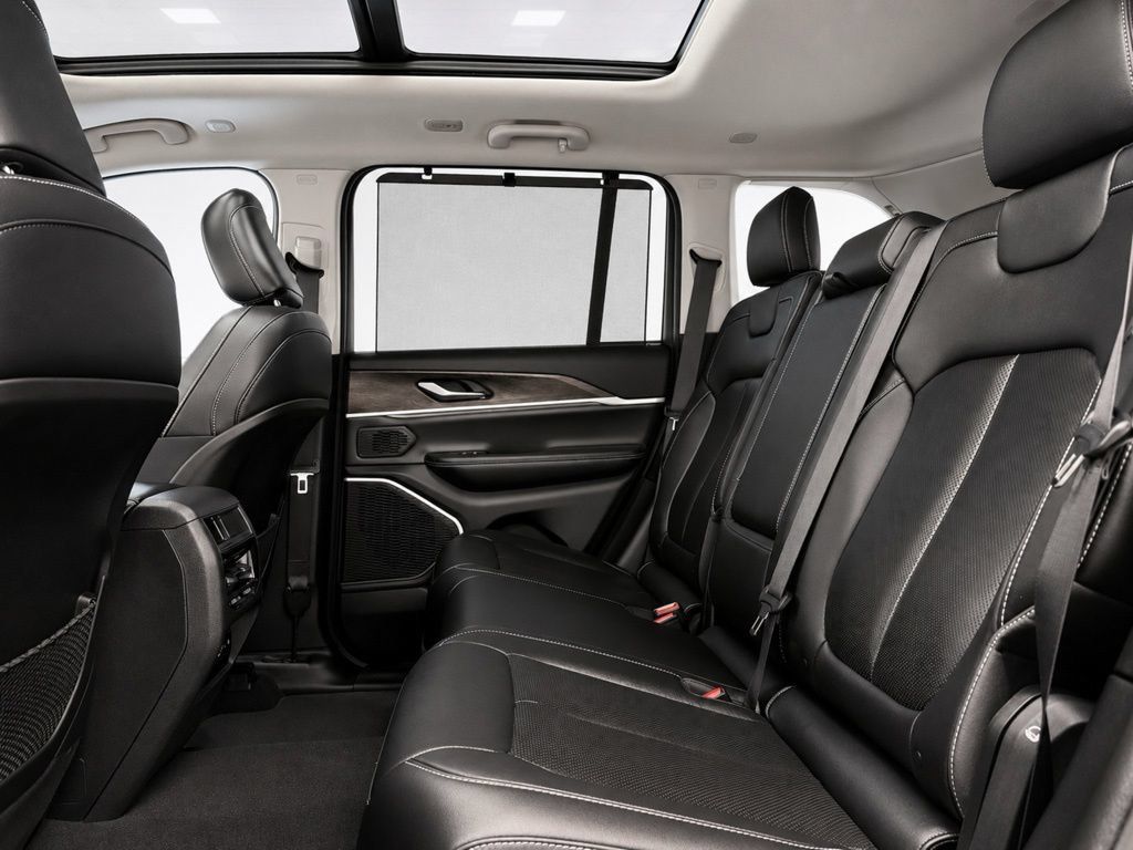 Used 2023 Jeep Grand Cherokee 30th Anniversary AWD/4WD image 24