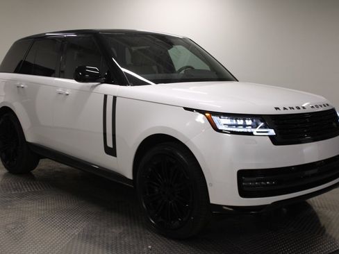 Used 2025 Land Rover Range Rover SE image 13