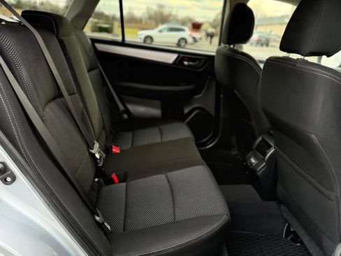 Used 2018 Subaru Outback 2.5i Premium image 12