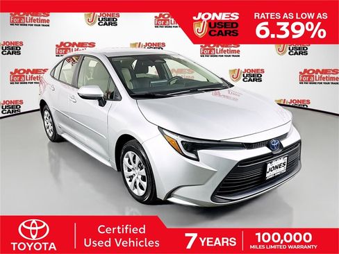 Certified 2023 Toyota Corolla LE image 1