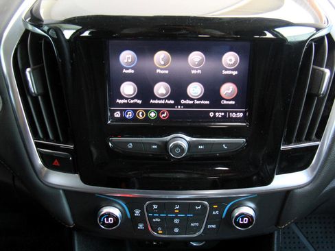 Used 2021 Chevrolet Traverse LS image 15