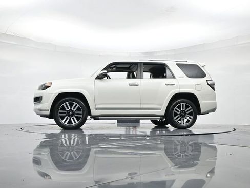 Used 2016 Toyota 4Runner SR5 image 35