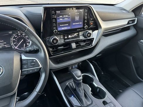 Certified 2022 Toyota Highlander XLE image 22