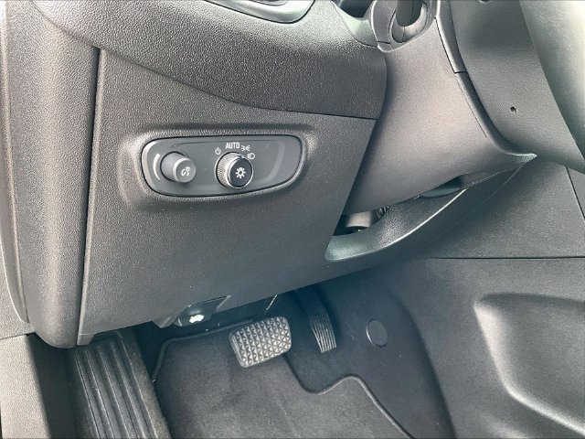Used 2024 Chevrolet Equinox LT FWD image 30