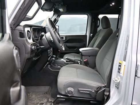 Used 2024 Jeep Gladiator Sport AWD/4WD image 9