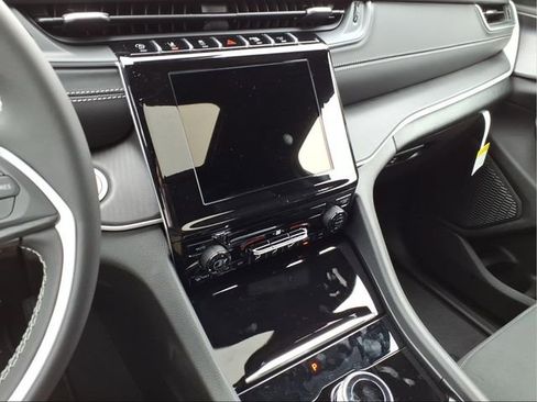 New 2025 Jeep Grand Cherokee L Laredo image 21