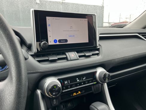 Used 2025 Toyota RAV4 LE image 21