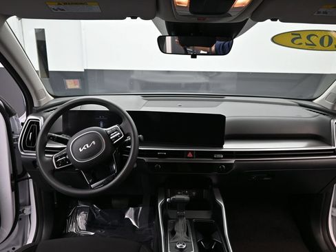 Used 2025 Kia Sorento LX FWD image 9