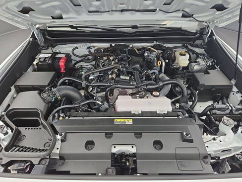 Certified 2025 Toyota Tacoma SR5 AWD/4WD image 31