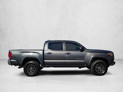 Used 2017 Toyota Tacoma SR5 image 4