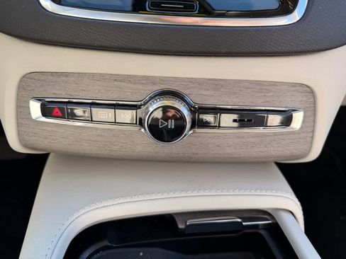 Used 2023 Volvo XC90 T8 Plus image 18