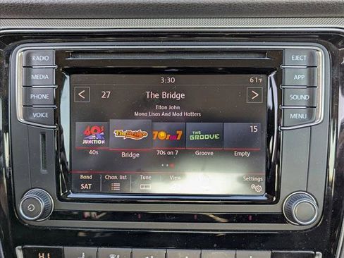 Used 2018 Volkswagen Passat 2.0T R-Line w/ R-Line Lighting Package image 10