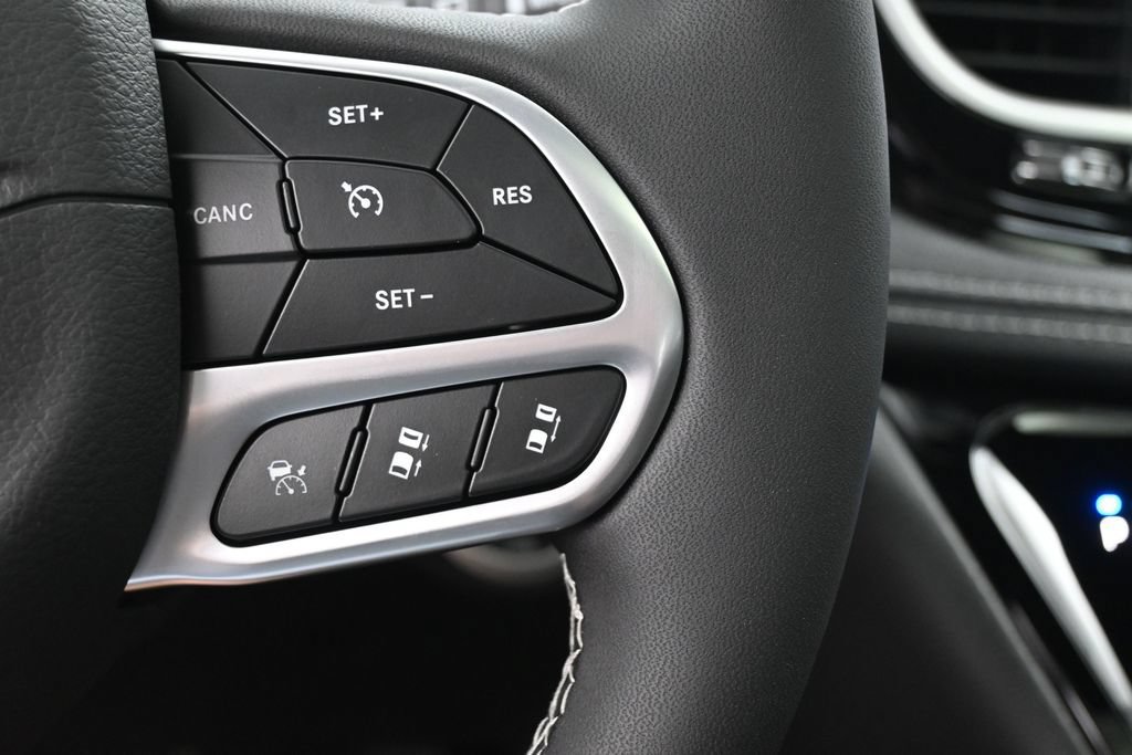 New 2027 Chrysler Pacifica Select w/ Family Tech Group FWD image 28