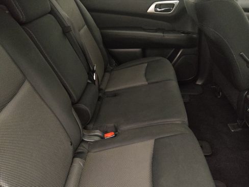Used 2019 Nissan Pathfinder S FWD image 19
