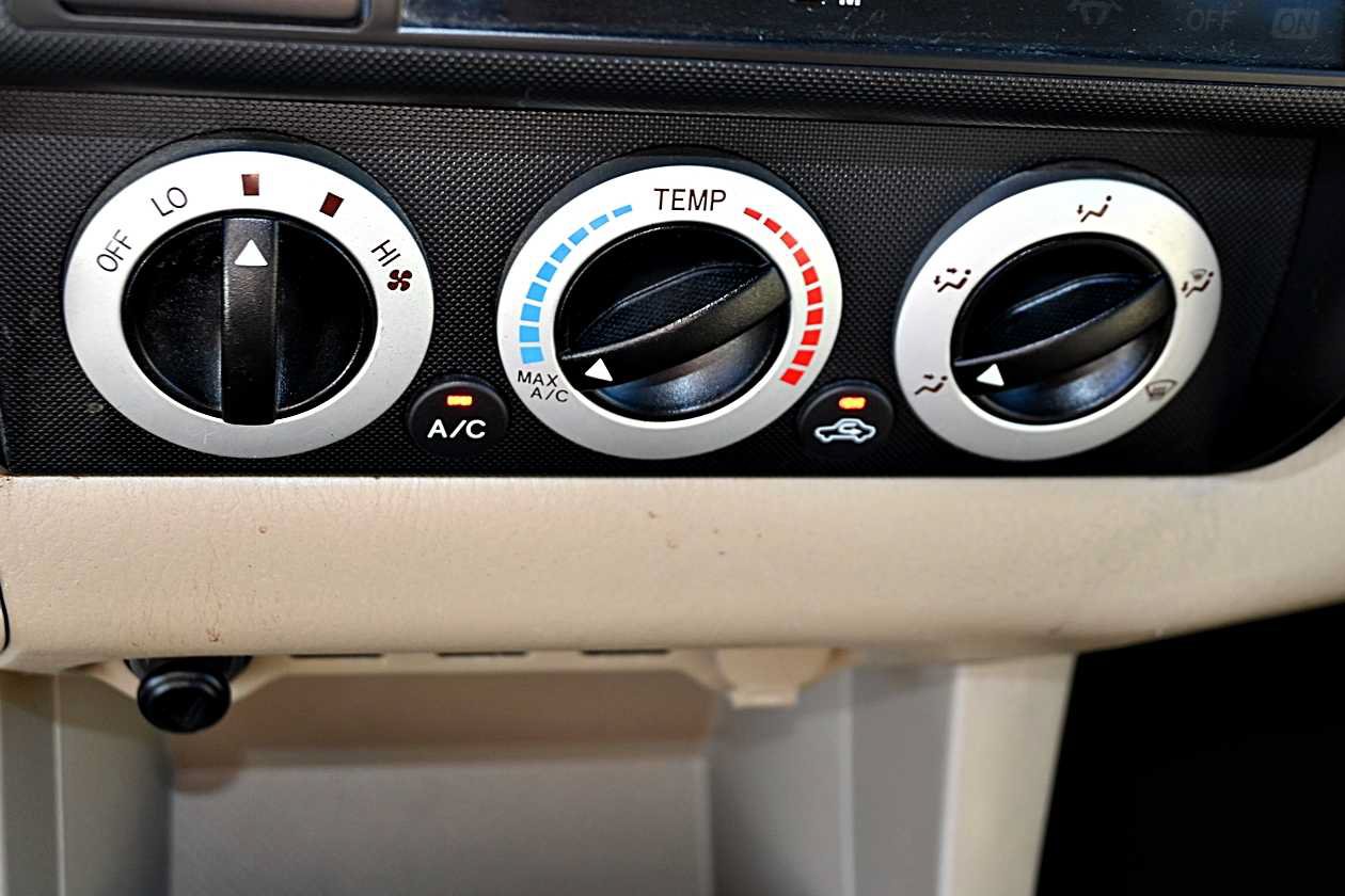 Used 2011 Toyota Tacoma PreRunner w/ Towing Pkg RWD image 20