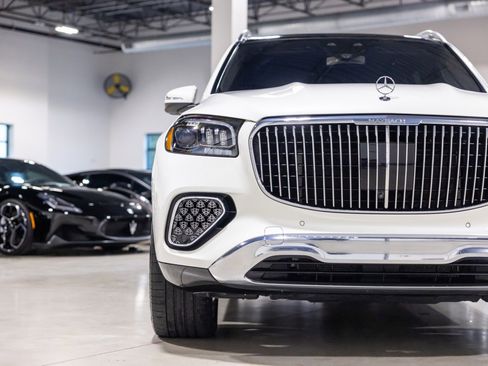 Used 2024 Mercedes-Benz Maybach GLS 600 4MATIC image 20