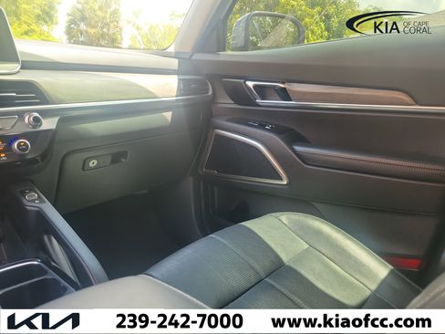 Used 2022 Kia Telluride EX w/ EX Premium Package FWD image 18