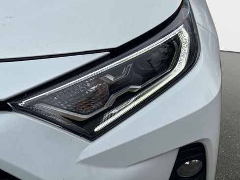 Used 2021 Toyota RAV4 XLE image 10