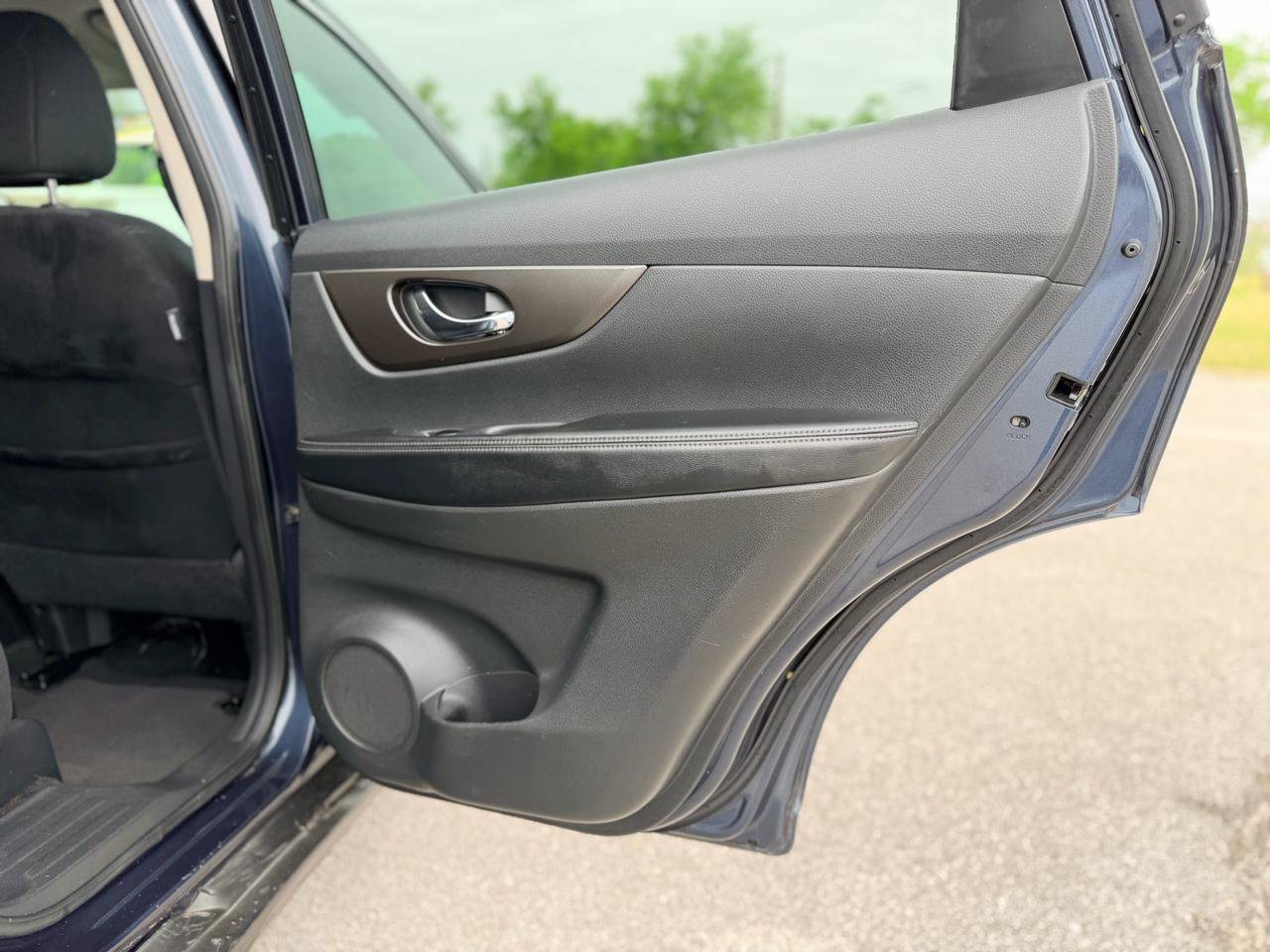 Used 2014 Nissan Rogue SV FWD image 17