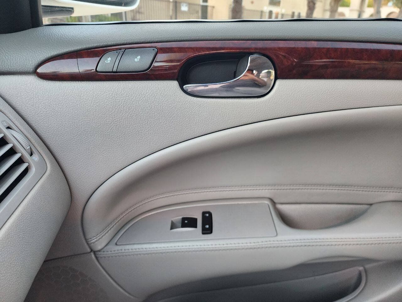 Used 2007 Buick Lucerne CXL w/ Luxury Package FWD image 28