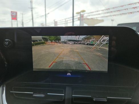 Used 2025 Chevrolet Trax LT w/ LT Convenience Package FWD image 21