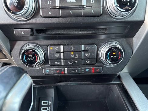 Used 2018 Ford F150 Platinum w/ Equipment Group 701A Luxury image 19