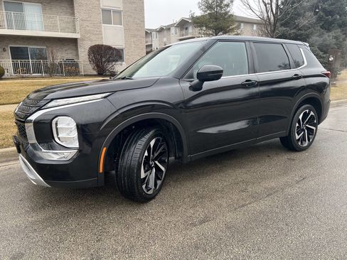 Used 2022 Mitsubishi Outlander SE image 16