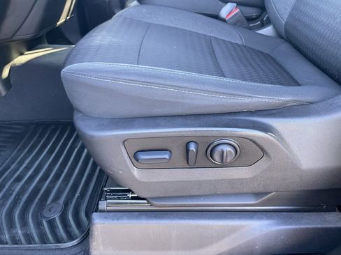 Used 2023 Chevrolet Silverado 2500 Custom w/ Custom Value Package image 11